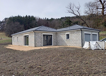 construction maison en l maisons et jardin